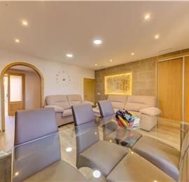 3-Bedroom Townhouse with Rooftop Terrace in Alcudia, Mallorca, Sleeps 6